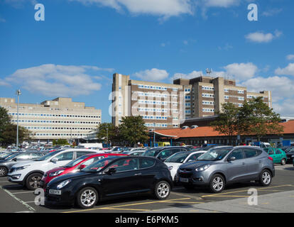 Krankenhaus-Parkplatz am University Hospital von North Tees und Hartlepool, Hardwick, Stockton on Tees, England, UK Stockfoto