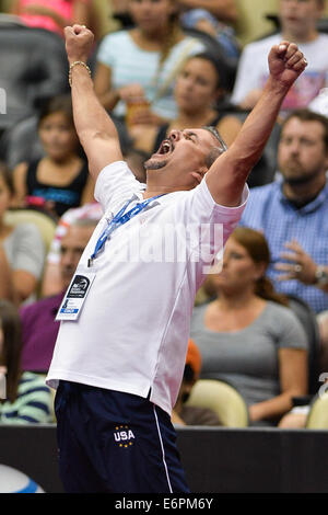 Pittsburgh, Pennsylvania, USA. 24. August 2014. 2014 P & G USA Gymnastics Championships © Amy Sanderson/ZUMA Wire/ZUMAPRESS.com/Alamy Live-Nachrichten Stockfoto