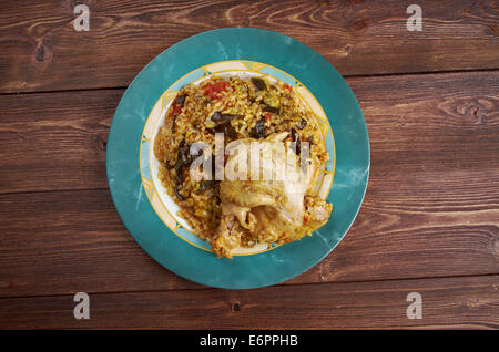 Maqluba ist ein traditionelles Gericht der arabische Levante, Persien, und Palestine.dish umfasst Fleisch, Reis und gebratenem Gemüse legte ich Stockfoto