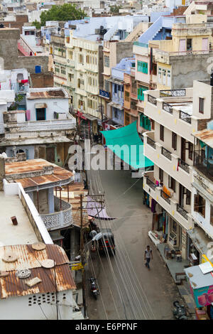 Udaipur Straßenszene von oben, Rajasthan, Indien Stockfoto