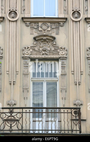 Jugendstil-Fassade des Hauses Eliza Iela 10a oder Elizabeth Street 10a, Architekten Mikhail Eisenstein und Konstantin Pēkšēns Stockfoto