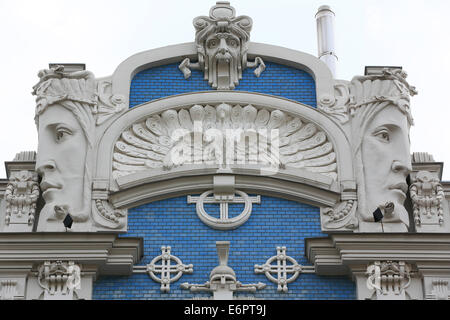 Jugendstil-Fassade des Hauses Eliza Iela 10 b oder Elizabeth Street 10 b, Architekt Mikhail Eisenstein, Riga, Lettland Stockfoto