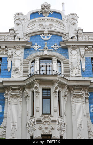 Jugendstil-Fassade des Hauses Eliza Iela 10 b oder Elizabeth Street 10 b, Architekt Mikhail Eisenstein, Riga, Lettland Stockfoto