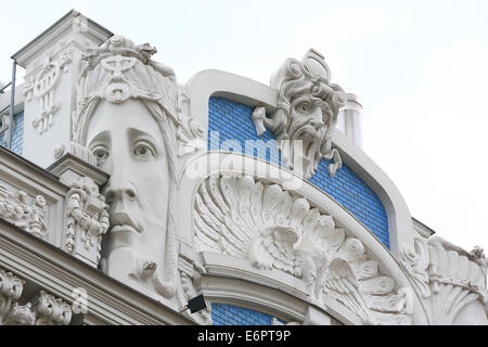 Jugendstil-Fassade des Hauses Eliza Iela 10 b oder Elizabeth Street 10 b, Architekt Mikhail Eisenstein, Riga, Lettland Stockfoto