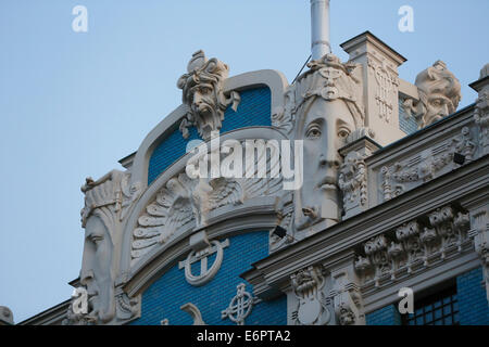 Jugendstil-Fassade des Hauses Eliza Iela 10 b oder Elizabeth Street 10 b, Architekt Mikhail Eisenstein, Riga, Lettland Stockfoto