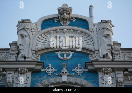 Jugendstil-Fassade des Hauses Eliza Iela 10 b oder Elizabeth Street 10 b, Architekt Mikhail Eisenstein, Riga, Lettland Stockfoto