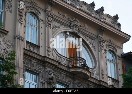 Jugendstil-Fassade des Hauses Eliza Iela 10a oder Elizabeth Street 10a, Architekten Mikhail Eisenstein und Konstantin Pēkšēns Stockfoto