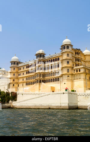 City Palace vom See Pichola, Udaipur, Rajastan, Indien Stockfoto