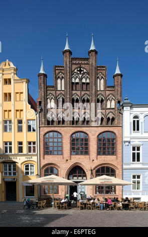 Historisches Stadthaus mit nördlichen Giebel der deutschen Architektur in der Altstadt von Stralsund, Mecklenburg-Vorpommern Stockfoto