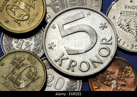 Münzen von Schweden. Schwedische 5 und 10 Kronen-Münzen. Stockfoto