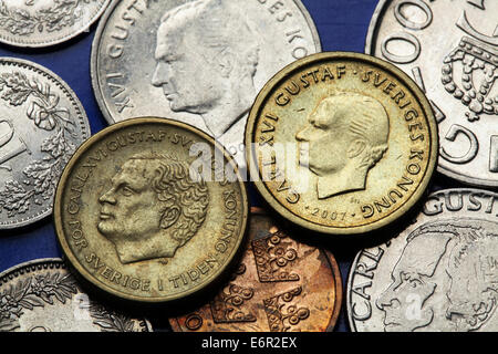 Münzen von Schweden. König Carl XVI. Gustaf von Schweden in schwedischen Kronen-Münzen abgebildet. Stockfoto