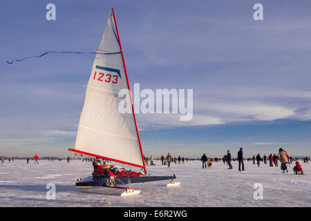 Eissegeln auf See Dümmer, Dümmerlohhausen, Landkreis Diepholz, Niedersachsen, Deutschland Stockfoto