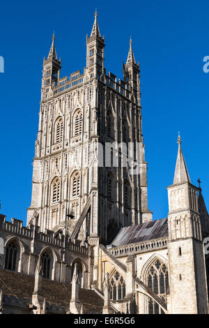 Cathedral Church of St. Peter und der Heiligen und unteilbaren Dreifaltigkeit - Blick auf Tower. Stockfoto