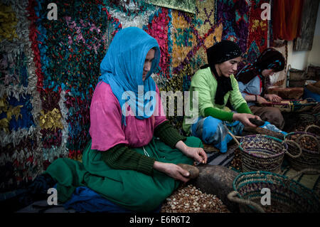 Argan-Arbeiter bei Atlas Maountains Stockfoto