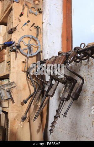 Traditionelle Stellmacher Greg Rowlands arbeitet an einem neuen Rad in seiner Werkstatt in Colyton Devon Stockfoto