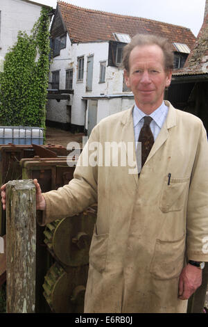 Herr Andrew Parr betreibt der & K J Marktschreier der einzige Oak Bark Gerberei noch im Land am Colyton Devon Stockfoto