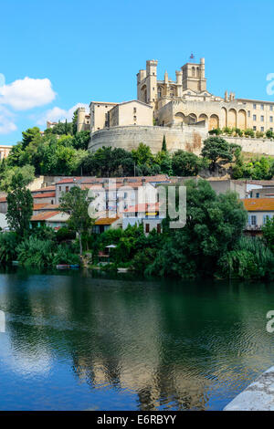 Béziers Kathedrale Saint-Nazaire Blick vom Pont Vieux Herault Languedoc Frankreich Stockfoto