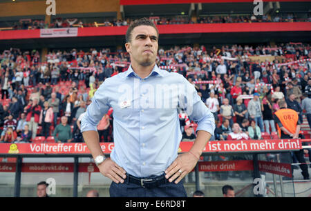 Berlin, Deutschland. 29. August 2014. Nürnbergs Trainer Valerien Ismael ist während der zweiten Liga Fußball Bundesligaspiel zwischen 1 abgebildet. FC Union Berlin und 1. FC Nürnberg im Stadion "Alte Foersterei" in Berlin, Deutschland, 29. August 2014. Foto: Daniel Naupold/Dpa (Achtung: aufgrund der Akkreditierungsrichtlinien die DFL nur erlaubt die Veröffentlichung und Nutzung von bis zu 15 Bilder pro Spiel im Internet und in Online-Medien während des Spiels.) / Dpa/Alamy Live News Stockfoto