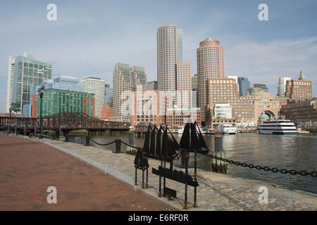 Massachusetts, Boston. Skyline und Waterfront Innenstadt Blick vom Fan Pier. Stockfoto