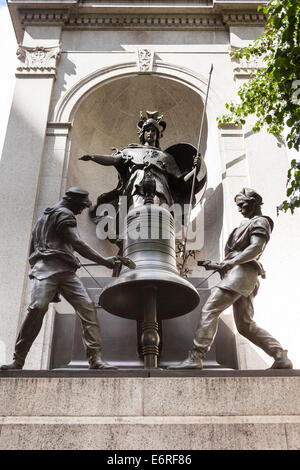 Denkmal für James Gordon Bennett, Gründer der New York Herald und Sohn, Herald Square, Manhattan, New York City, New York, USA Stockfoto