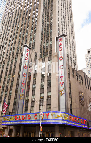 Radio City Music Hall, 50th Street at the Avenue of Americas, Manhattan, New York City, New York, USA Stockfoto