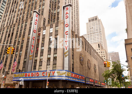Radio City Music Hall, 50th Street at the Avenue of Americas, Manhattan, New York City, New York, USA Stockfoto