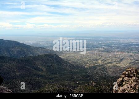 malerische Aussicht von einem Sattel in den Sandia Bergen von New Mexico - USA Stockfoto