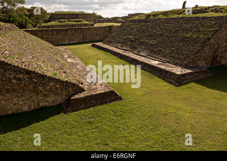 Das Ballspiel Gericht von Monte Albán präkolumbische archäologische Stätte in Santa Cruz Xoxocotlán, Oaxaca, Mexiko. Stockfoto