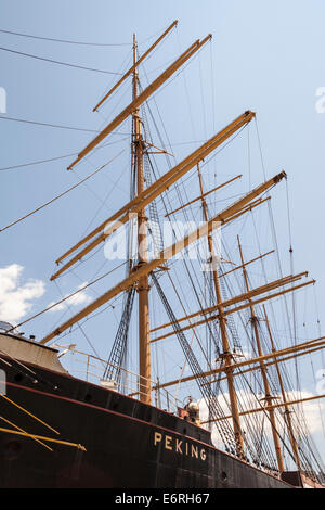 Die Peking-Großsegler vertäut am Pier 16, South Street Seaport, Manhattan, New York City, New York, USA Stockfoto