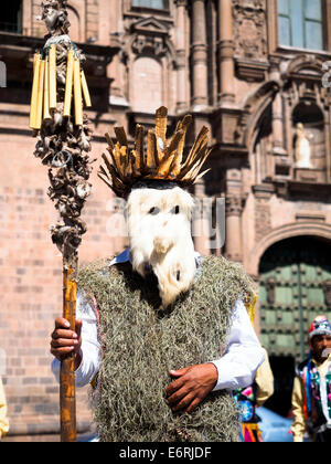 Menschen aus allen Regionen sammeln nach Cusco für die Initiationsort (oder Qoyllur Rit'i) Wallfahrt zum Heiligtum der Sinakara Berg- Stockfoto