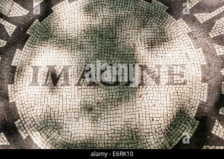 Stellen Sie sich vor Mosaik Denkmal für John Lennon, Strawberry Fields, Central Park, Manhattan, New York City, New York, USA Stockfoto