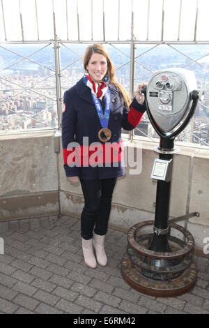 Olympia Bronze Medaillenträger Luger Erin Hamlin besucht The Empire State Building Featuring: Luger Erin Hamlin wo: New York City, New York, USA bei: 24. Februar 2014 Stockfoto