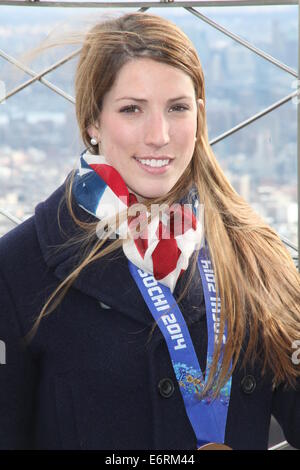 Olympia Bronze Medaillenträger Luger Erin Hamlin besucht The Empire State Building Featuring: Luger Erin Hamlin wo: New York City, New York, USA bei: 24. Februar 2014 Stockfoto