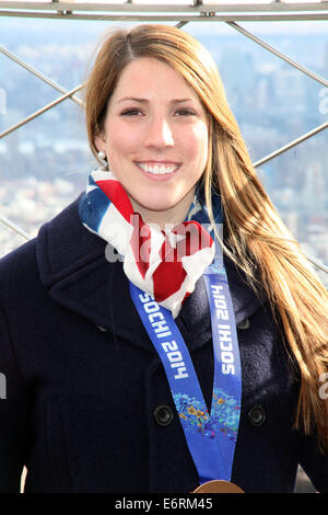 Olympia Bronze Medaillenträger Luger Erin Hamlin besucht The Empire State Building Featuring: Luger Erin Hamlin wo: New York City, New York, USA bei: 24. Februar 2014 Stockfoto