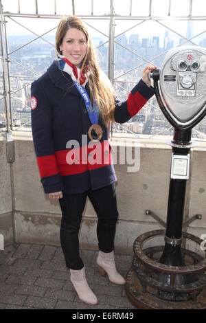 Olympia Bronze Medaillenträger Luger Erin Hamlin besucht The Empire State Building Featuring: Luger Erin Hamlin wo: New York City, New York, USA bei: 24. Februar 2014 Stockfoto