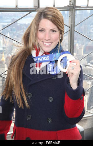 Olympia Bronze Medaillenträger Luger Erin Hamlin besucht The Empire State Building Featuring: Luger Erin Hamlin wo: New York City, New York, USA bei: 24. Februar 2014 Stockfoto