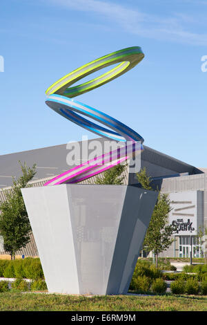 Drehkreise erzeugen eine optische Täuschung im Telus Spark Science Centre in Calgary, Kanada Stockfoto