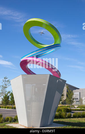 Drehkreise erzeugen eine optische Täuschung im Telus Spark Science Centre in Calgary, Alberta, Kanada Stockfoto