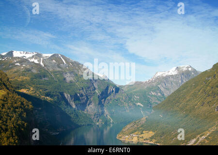 Geiranger Herbst. malerische Landschaften der nördlichen norwegischen Fjorde. Stockfoto