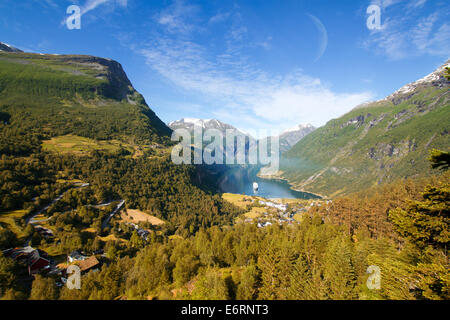 Geiranger Herbst. malerische Landschaften der nördlichen norwegischen Fjorde. Stockfoto