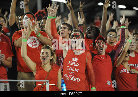 Houston, Texas, USA. 29. August 2014. Universität von Houston Cougars Fans im 1. Halbjahr der NCAA Football-Spiel zwischen der University of Houston Cougars und UTSA Roadrunners im TDECU Stadion in Houston, TX am 29. August 2014. Bildnachweis: Trask Smith/ZUMA Draht/Alamy Live-Nachrichten Stockfoto