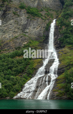 Geiranger Fjord, Norwegen - Wasserfälle sieben Schwestern. Stockfoto