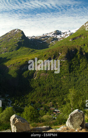 Berge im Sommer. Aussichtspunkte in der Natur. Stockfoto