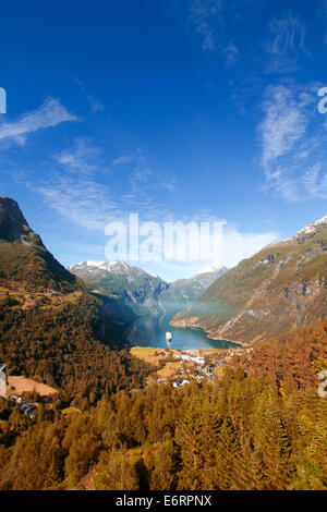 Geiranger Herbst. malerische Landschaften der nördlichen norwegischen Fjorde. Stockfoto