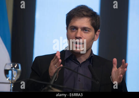 Buenos Aires, Argentinien. 29. August 2014. Argentiniens Wirtschaftsminister Axel Kicillof befasst sich mit eine Pressekonferenz in Buenos Aires, der Hauptstadt von Argentinien, 29. August 2014. © Martin Zabala/Xinhua/Alamy Live-Nachrichten Stockfoto