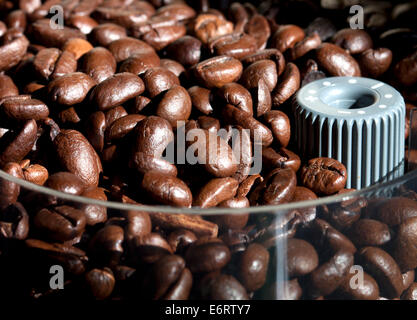 Gerösteter Kaffeebohnen können als Hintergrund verwendet werden Stockfoto