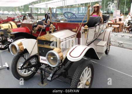 Jinan, China Shandong Provinz. 30. August 2014. Ein Oldtimer Maxwell wird während einer Ausstellung von antiken amerikanischen Oldtimern in Jinan, der Hauptstadt der ostchinesischen Provinz Shandong, 30. August 2014 angezeigt. Bildnachweis: Xu Suhui/Xinhua/Alamy Live-Nachrichten Stockfoto