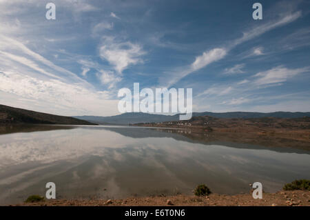 Friedliche Aussicht auf das Spanisch-Reservoir in Marokko Stockfoto