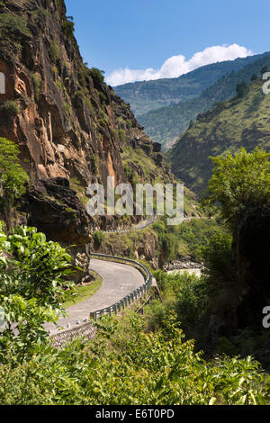 Ost Bhutan, Trashigang, Chazam, Autobahn nach Trashi Yangtse Fluss Kulong Stockfoto