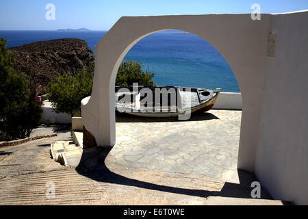 Eine verlassene Boot auf der Insel Anafi, Kykladen, Griechenland. Stockfoto